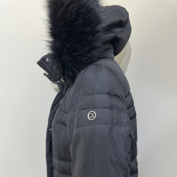Calvin Klein || Woman’s long Jacket with fur hoodie size small - Picture 6 of 16